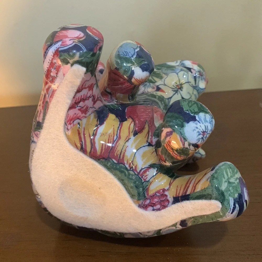 Floral sitting up elephant trunk up porcelain figurine - Picture 6 of 7